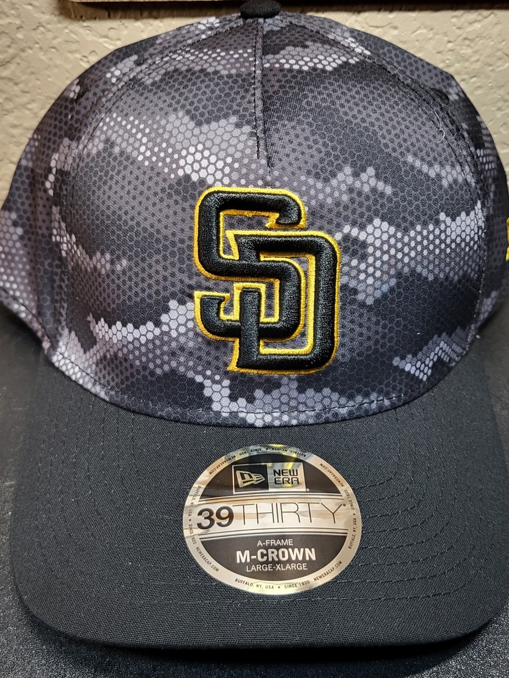 *NEW* New Era MLB San Diego Padres Black Camo 39THIRTY A-Frame MCrown Size L/XL